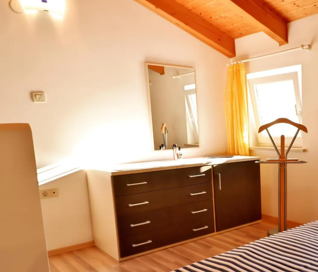 Apartment Mary Banjole Croatia
