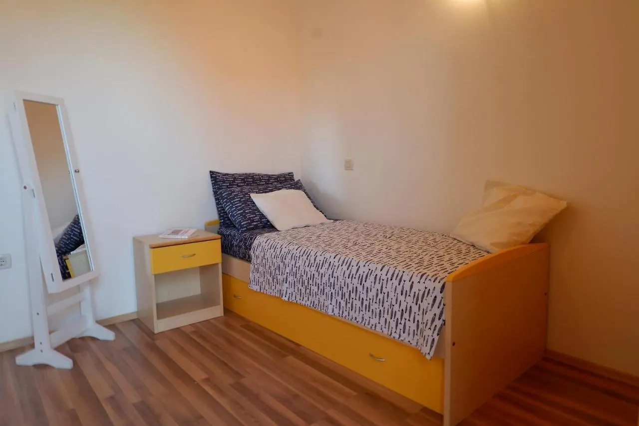 Apartment Mary Banjole 0*,  Croatia